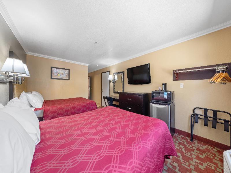 Econo Lodge Inn & Suites Fallbrook Downtown image