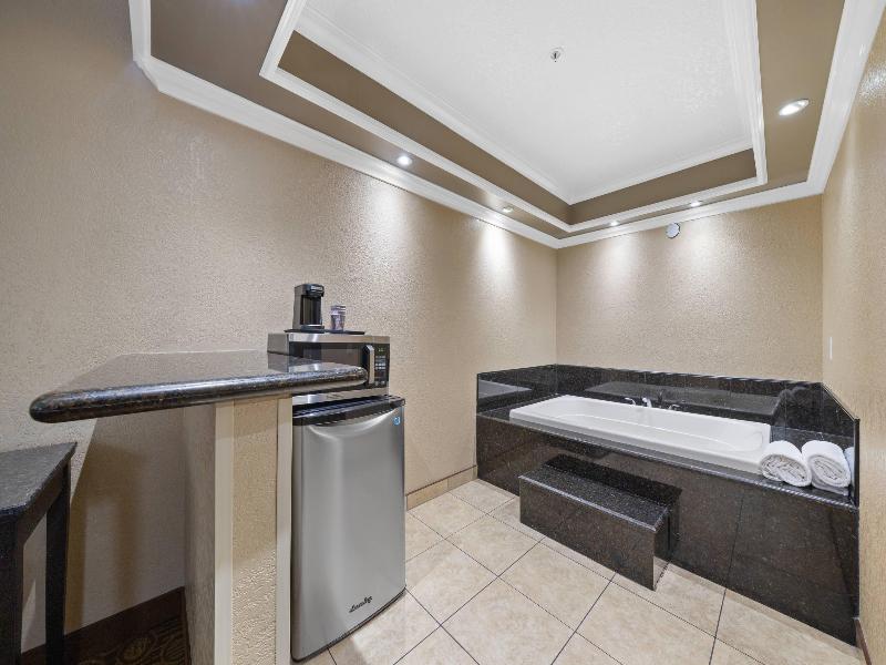 Econo Lodge Inn & Suites Fallbrook Downtown image