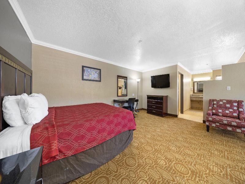 Econo Lodge Inn & Suites Fallbrook Downtown image