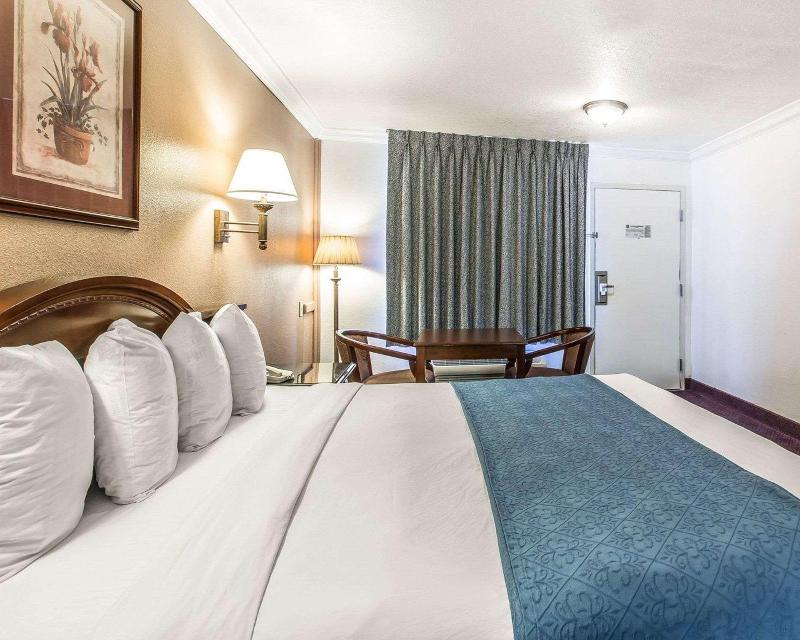 Quality Inn Hemet - San Jacinto image