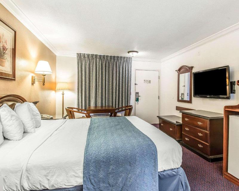 Quality Inn Hemet - San Jacinto image