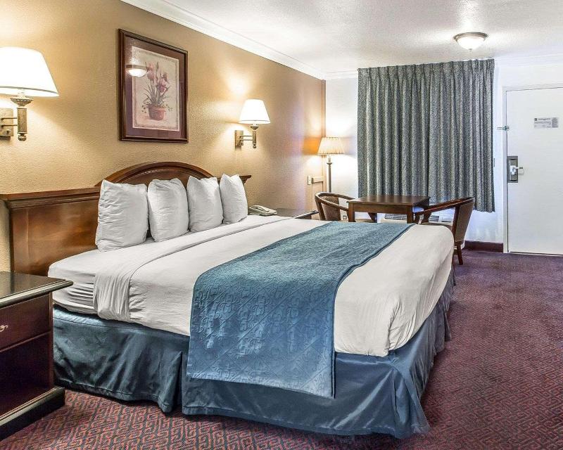 Quality Inn Hemet - San Jacinto image