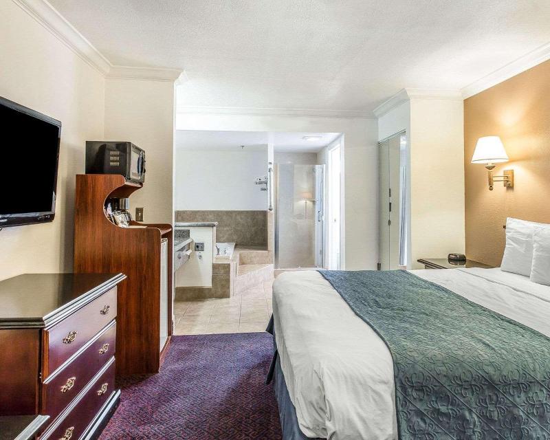 Quality Inn Hemet - San Jacinto image