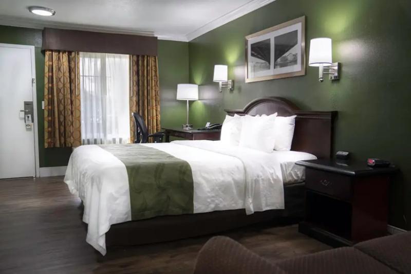 Quality Inn Hemet - San Jacinto image