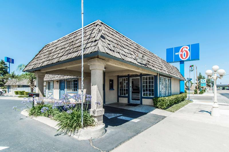 Motel 6 image