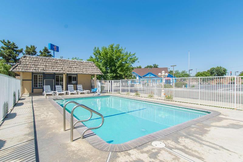 Motel 6 image
