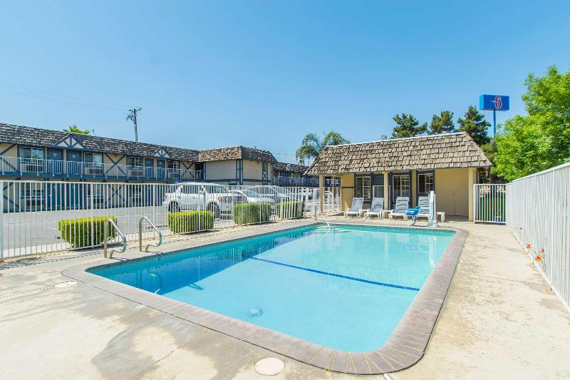 Motel 6 image