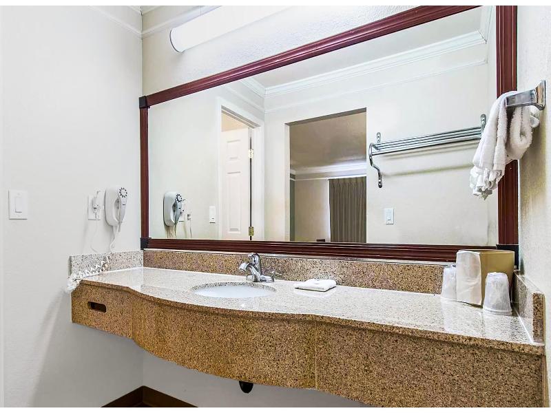. Motel 6 Kingsburg, CA GA