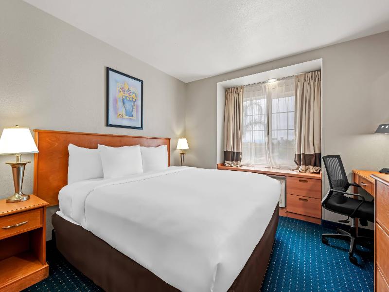 Comfort Inn & Suites Salinas image