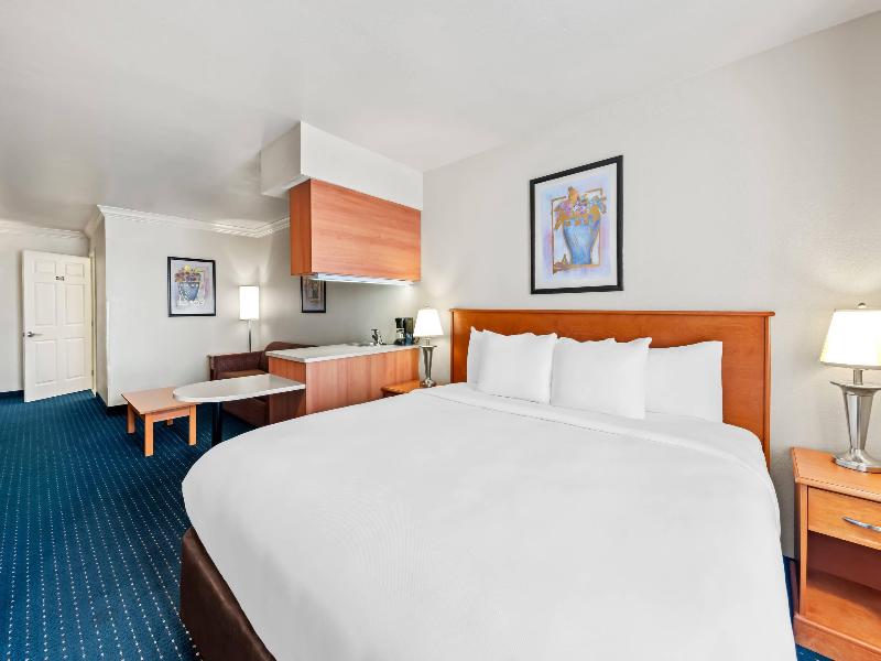 Comfort Inn & Suites Salinas image