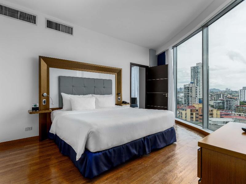 Novotel Panama City image