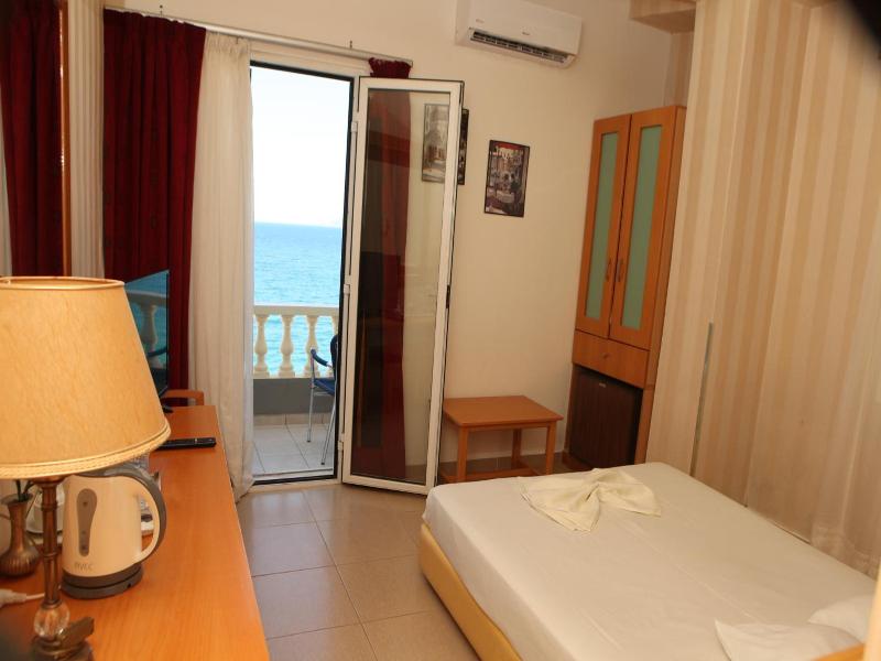 Mantas Seaside image