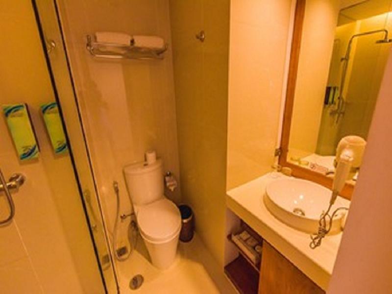 Hariston Hotel and Suites image