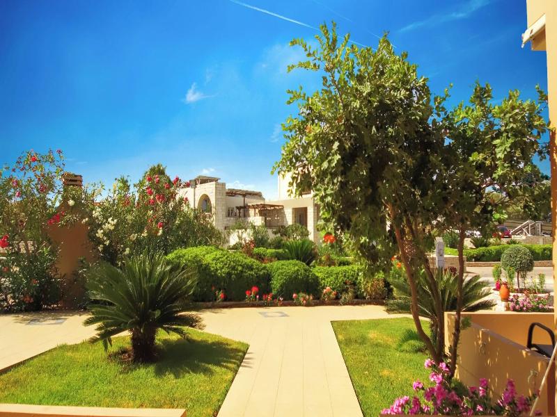 Nanakis beach apartments image