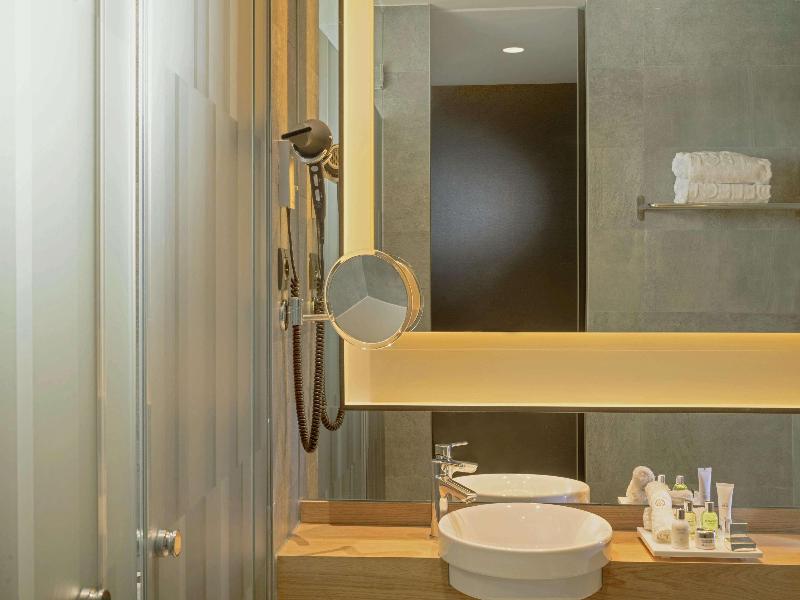 NH Collection Madrid Suecia image