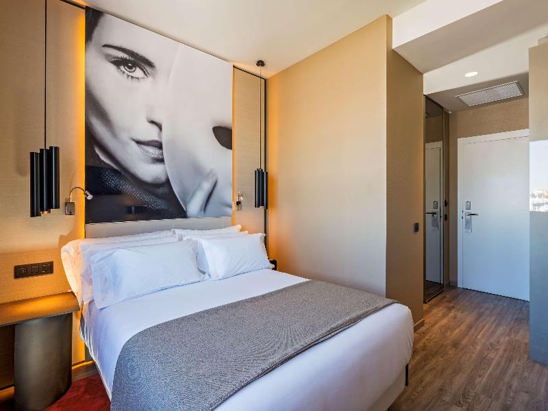 NH Collection Madrid Suecia image