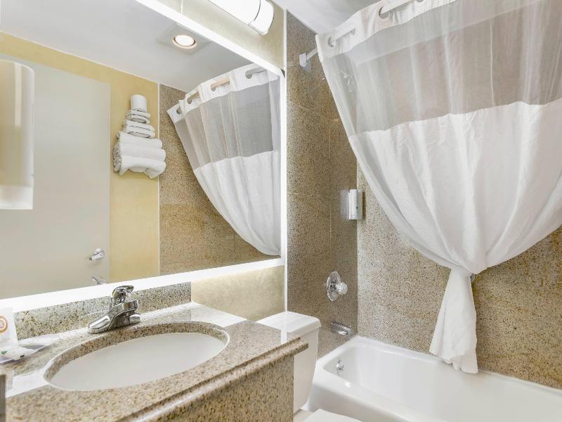Quality Inn JFK Airport Rockaway Blvd image
