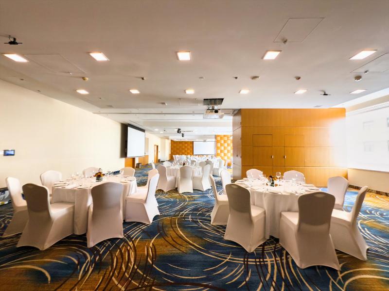 Novotel Dubai Al Barsha image