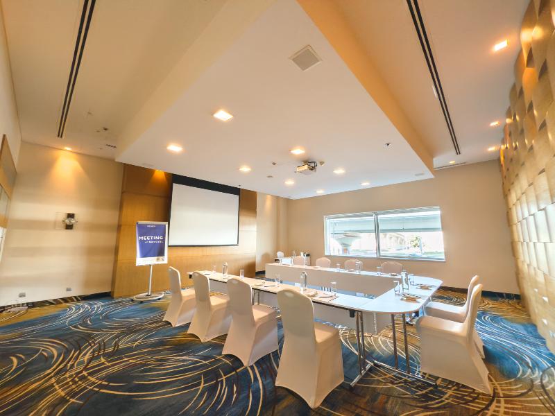 Novotel Dubai Al Barsha image