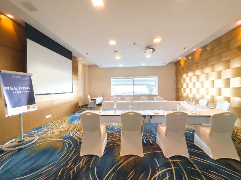 Novotel Dubai Al Barsha image