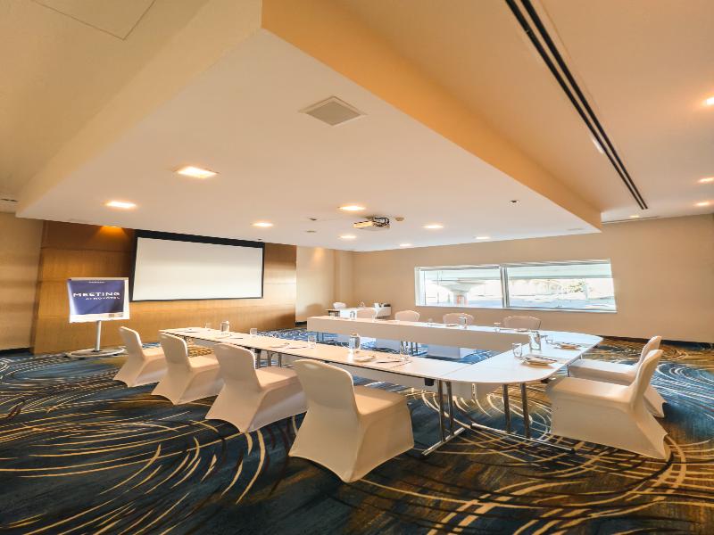Novotel Dubai Al Barsha image