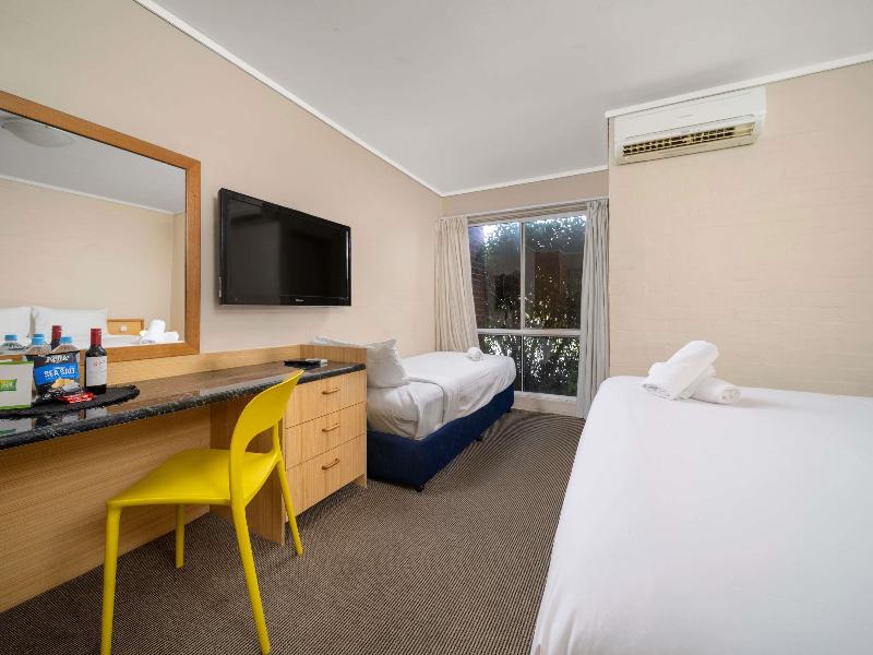 ibis Styles Canberra image
