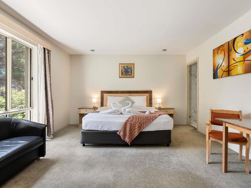 ibis Styles Canberra image