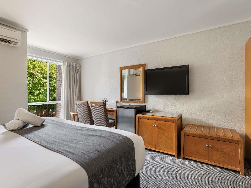 ibis Styles Canberra image