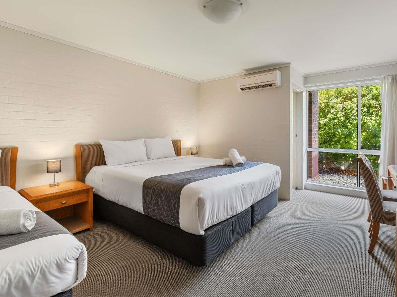 ibis Styles Canberra image