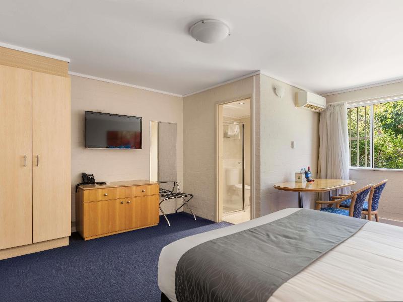 ibis Styles Canberra image
