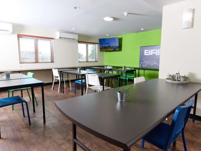 ibis budget Perth Airport image