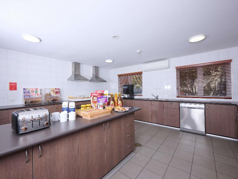 ibis budget Perth Airport image