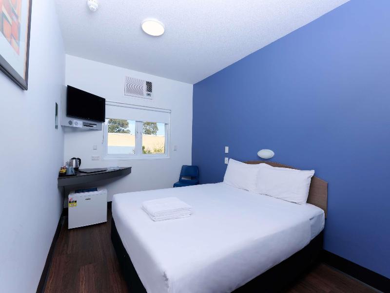 ibis budget Perth Airport image