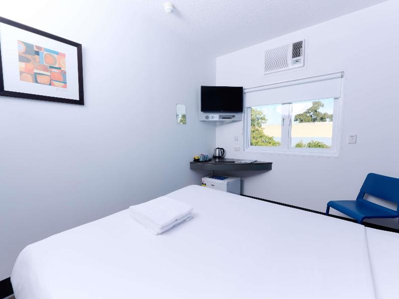 ibis budget Perth Airport image