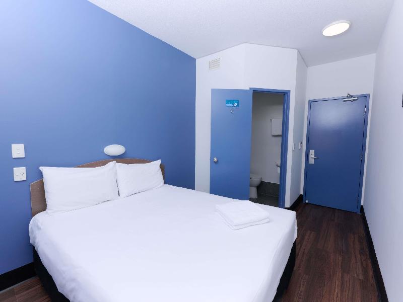 ibis budget Perth Airport image