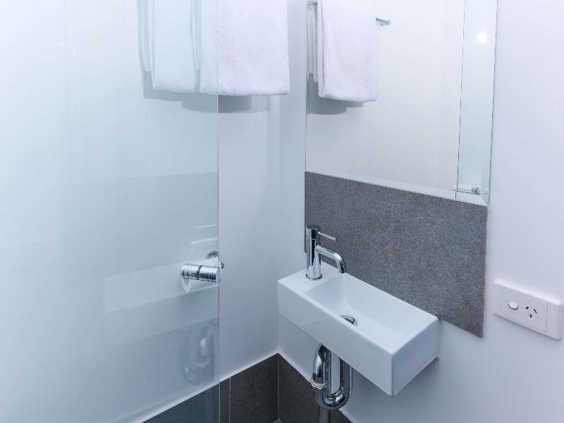 ibis budget Perth Airport image