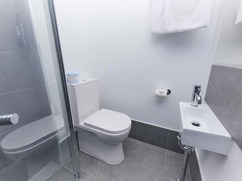 ibis budget Perth Airport image