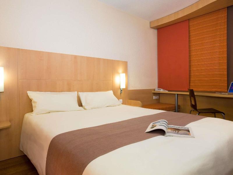 ibis Charleroi Centre Gare image