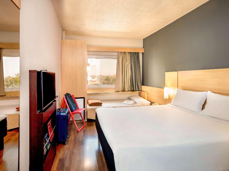 ibis Paulinia image