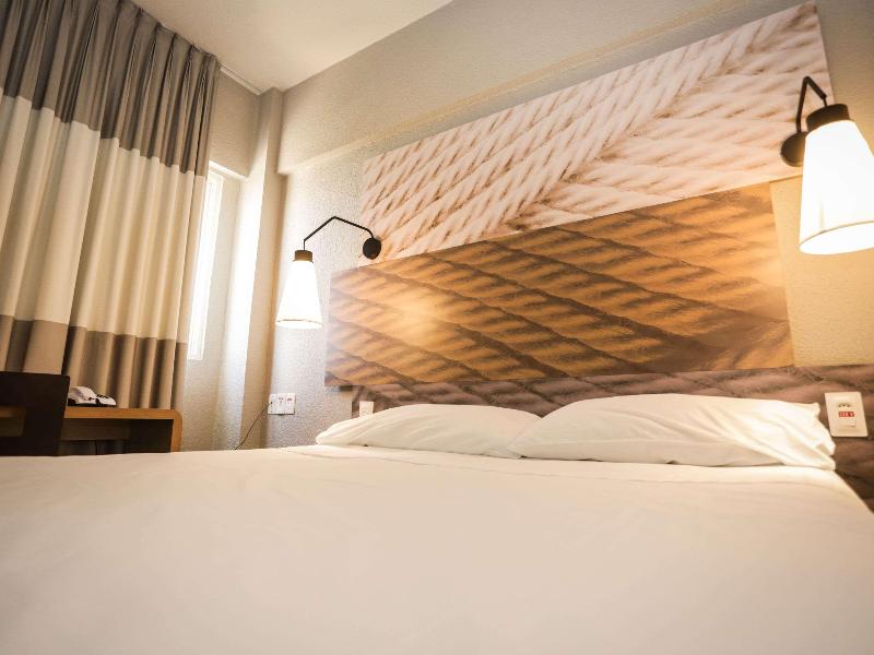 ibis Teresina image