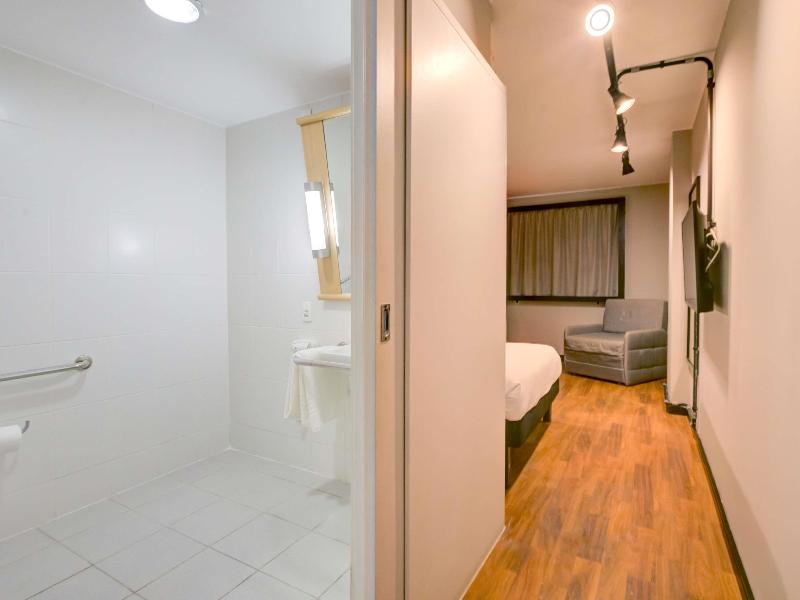 Ibis Copacabana Posto 2 image