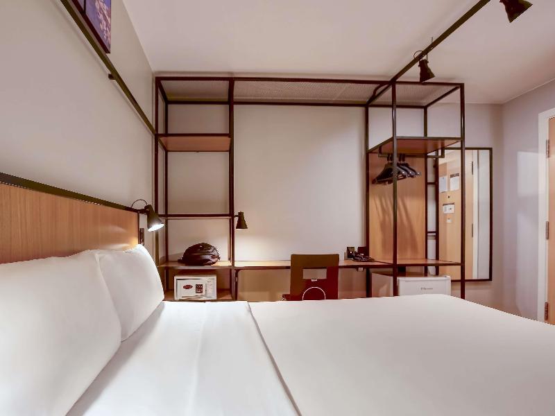Ibis Copacabana Posto 2 image