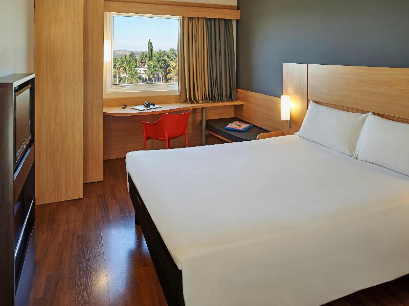 Ibis Sorocaba image
