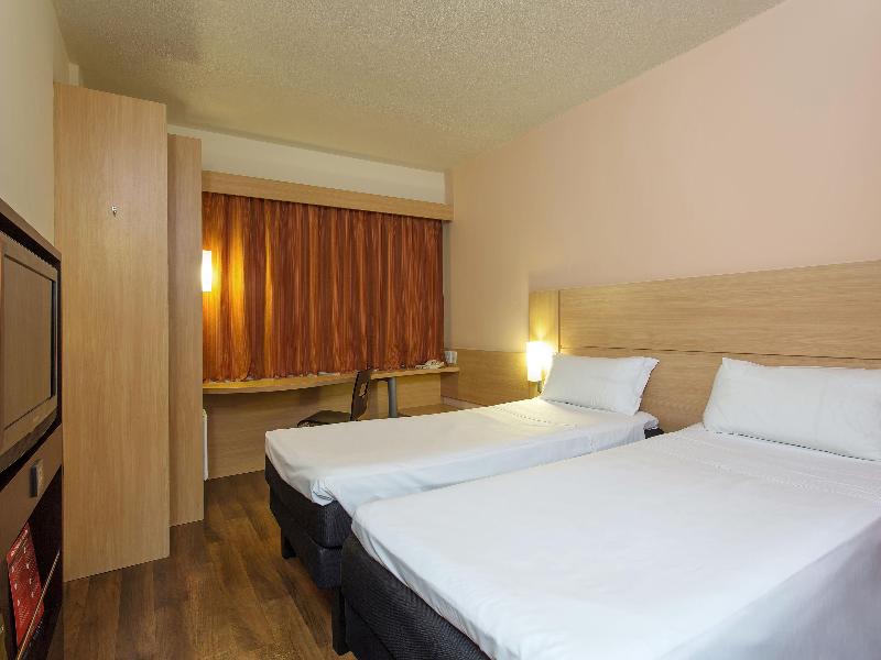 Ibis Salvador Rio Vermelho image