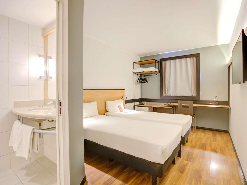ibis Vitoria Praia de Camburi image