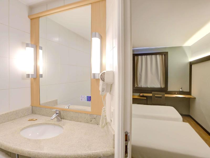 ibis Vitoria Praia de Camburi image