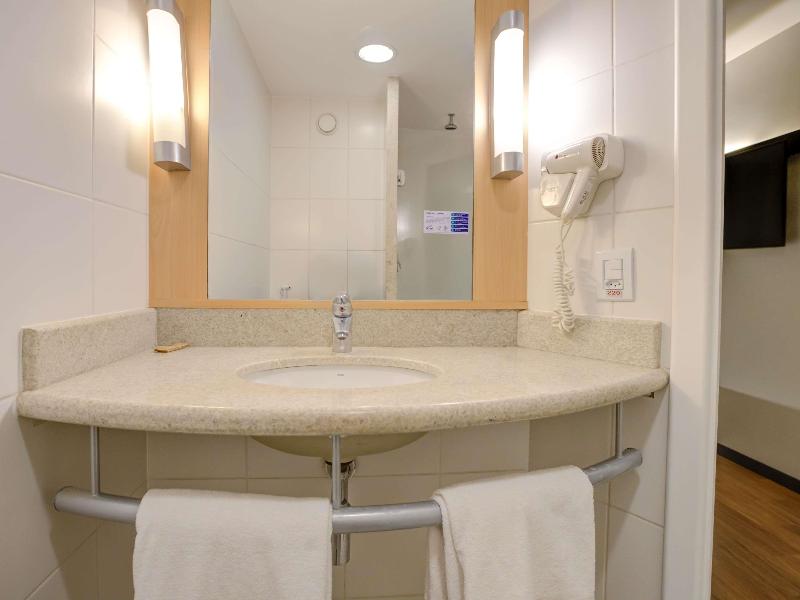 ibis Vitoria Praia de Camburi image