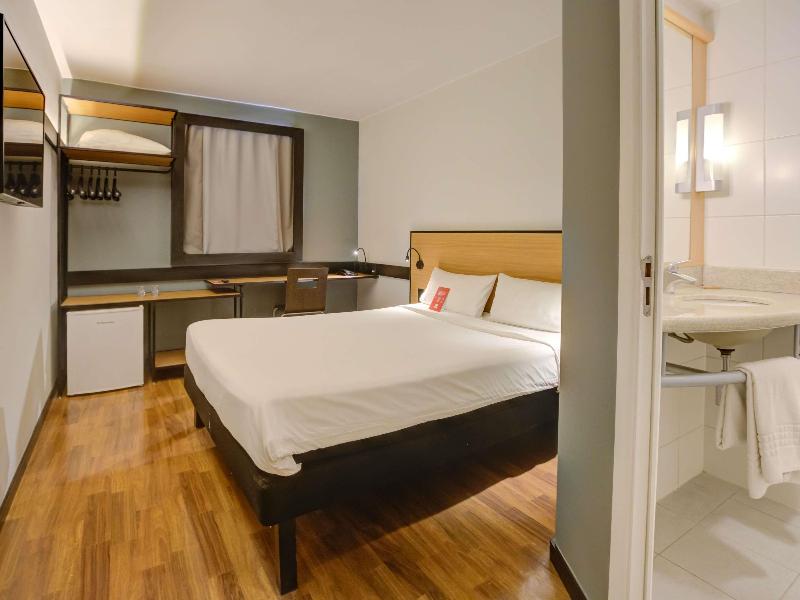 ibis Vitoria Praia de Camburi image
