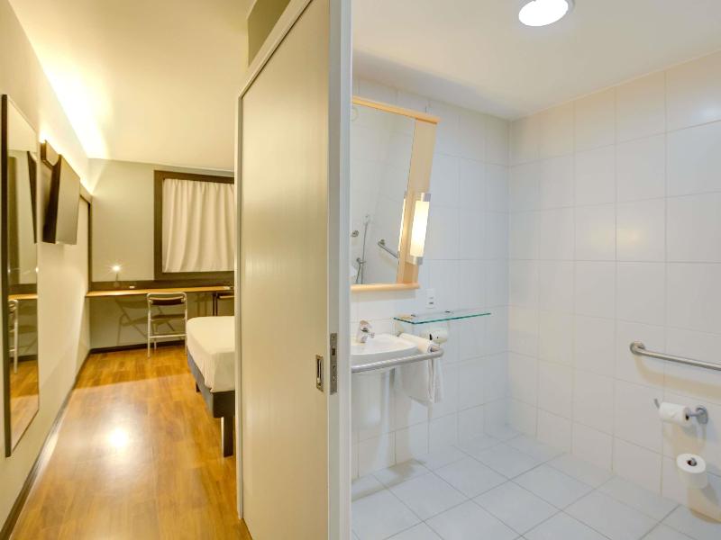 ibis Vitoria Praia de Camburi image
