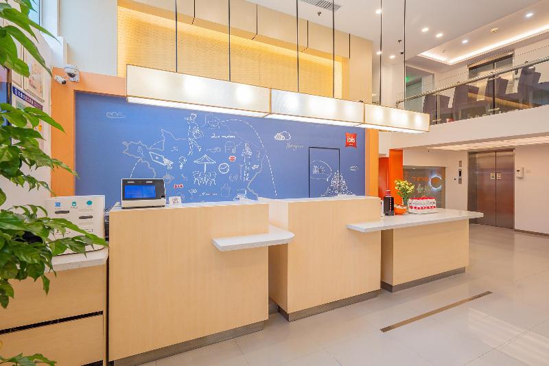 Ibis Hotel (Shanghai Xujiahui)